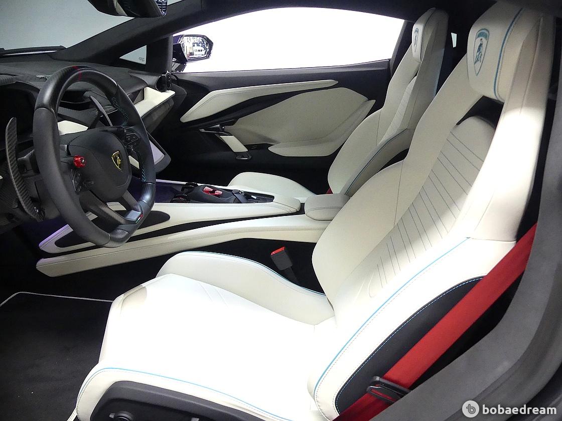 Lamborghini Revuelto 6.5 V12 PHEV 9