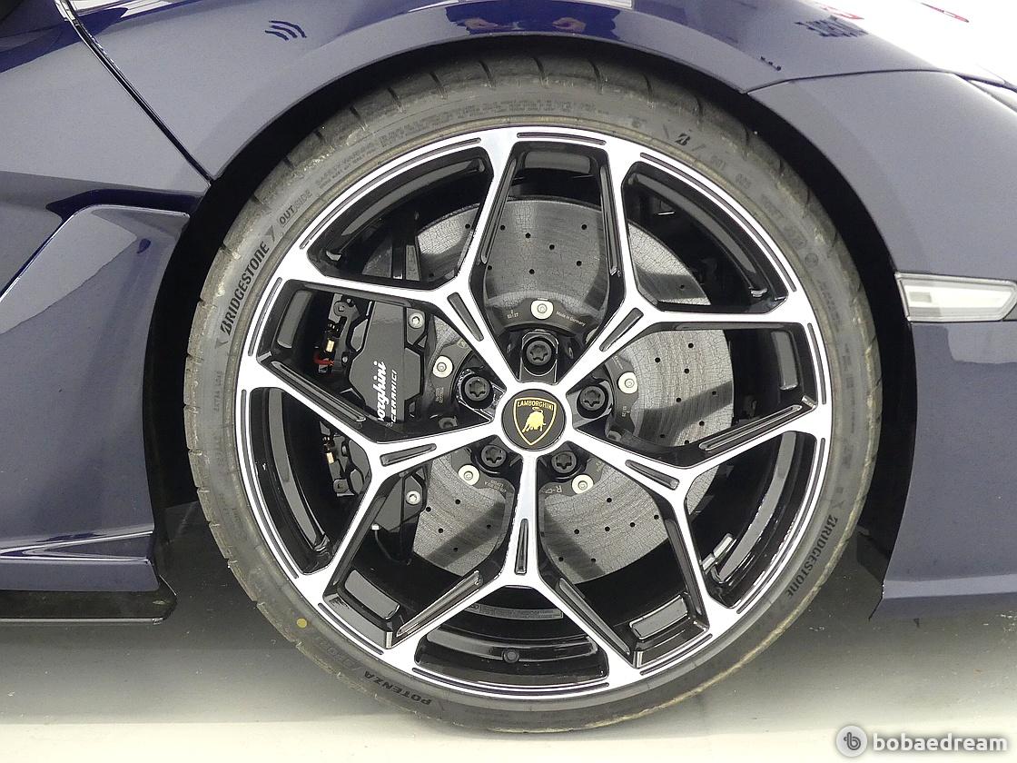 Lamborghini Revuelto 6.5 V12 PHEV 10