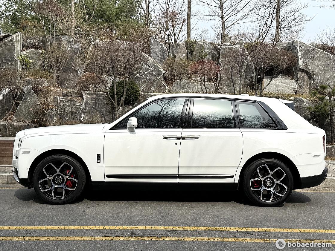 Rolls Royce Cullinan 6.7 V12 Black Badge 3