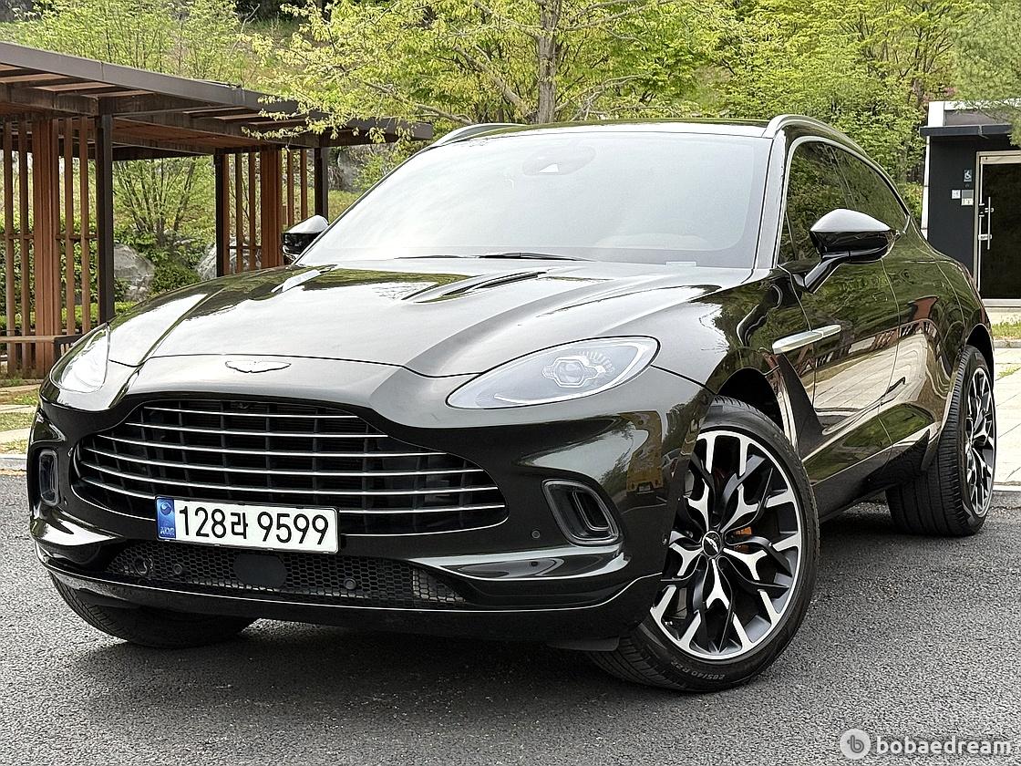 Aston Martin DBX 4.0 V8