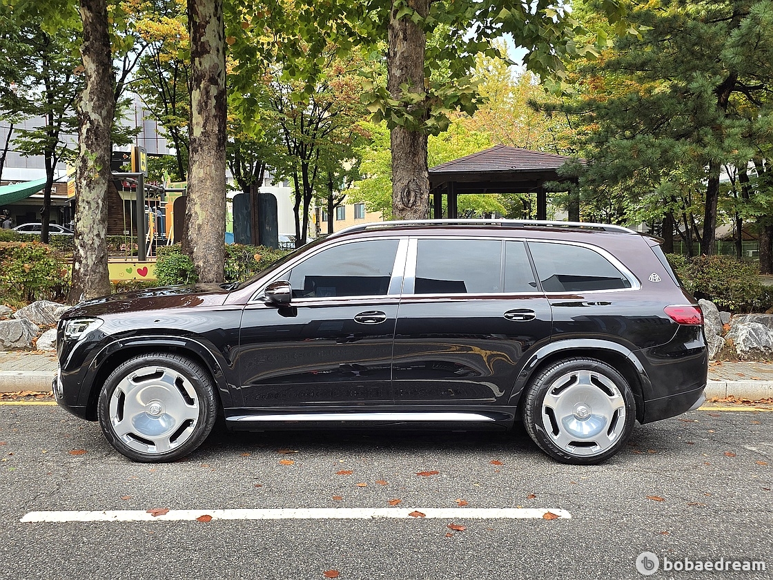벤츠 마이바흐 GLS 600 4매틱 2024 루비블랙 투톤 사진 2