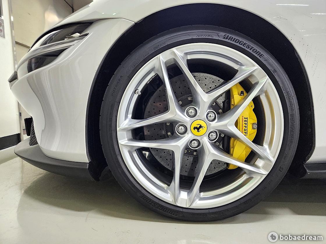 Ferrari Roma Spider 3.9 V8 10