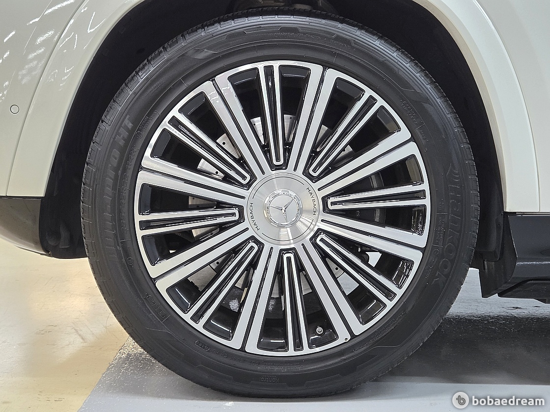 Mercedes-Benz GLS-Class Maybach GLS600 4 Matic 10