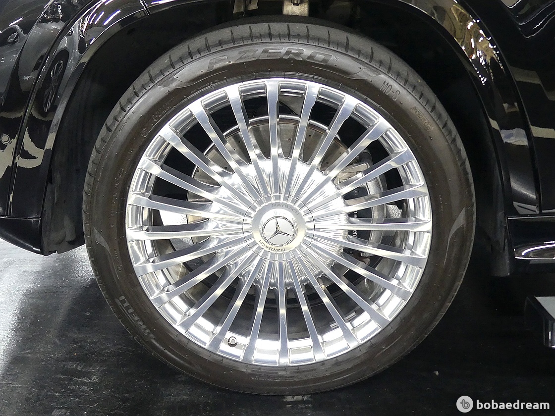 Mercedes-Benz GLS-Class Maybach GLS600 4 Matic 10