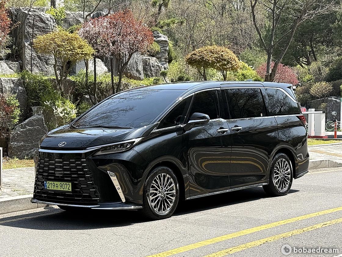Lexus LM 500h Executive