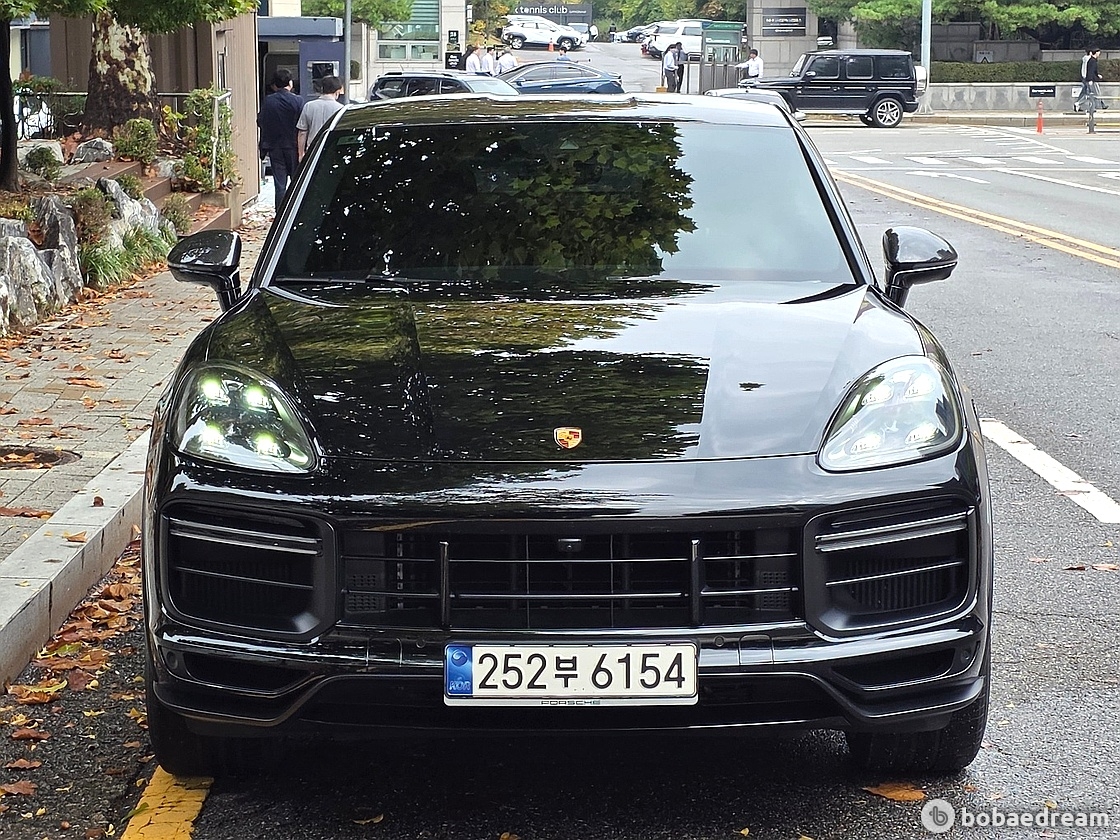 포르쉐 카이엔 4.0 터보 GT 쿠페 2023 검정색 사진 1