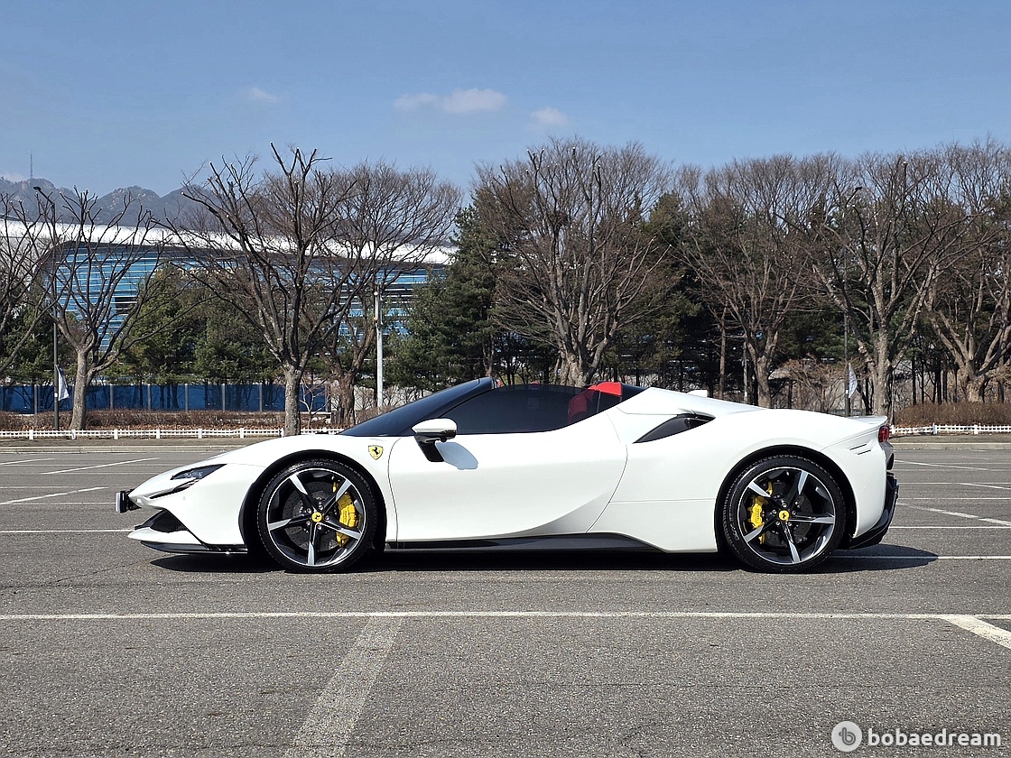 Ferrari SF90 Spider 4.0 PHEV 3