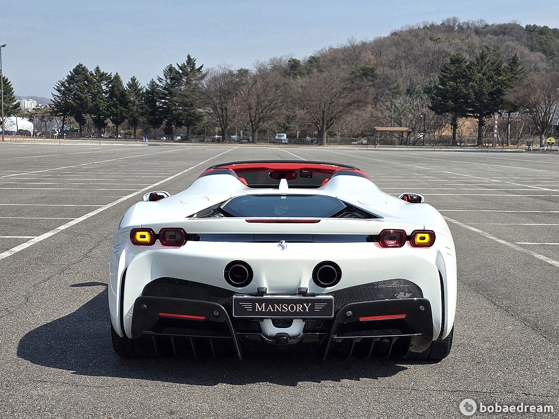Ferrari SF90 Spider 4.0 PHEV 4