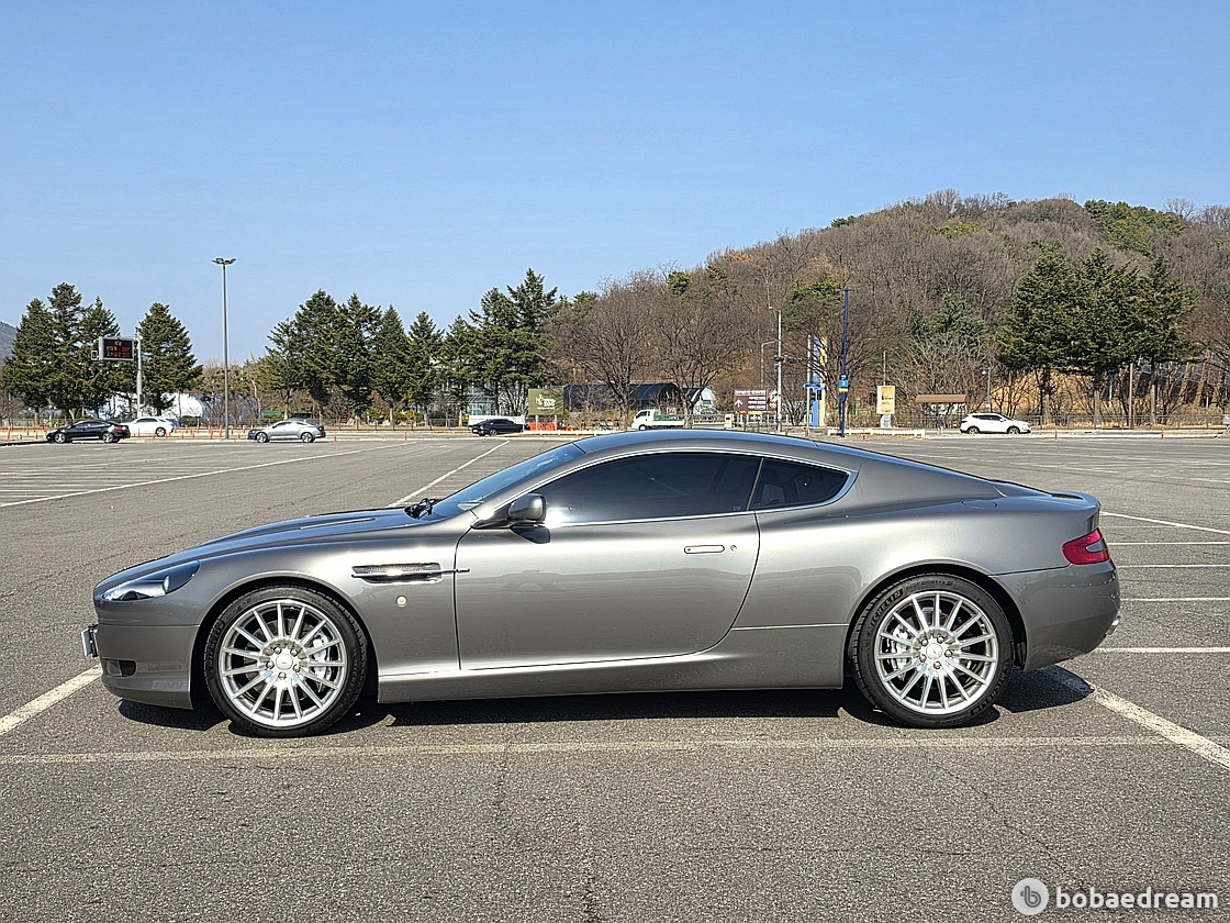 Aston Martin DB9 6.0 V12 Coupe 3