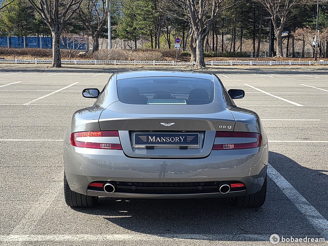 Aston Martin DB9 6.0 V12 Coupe 4