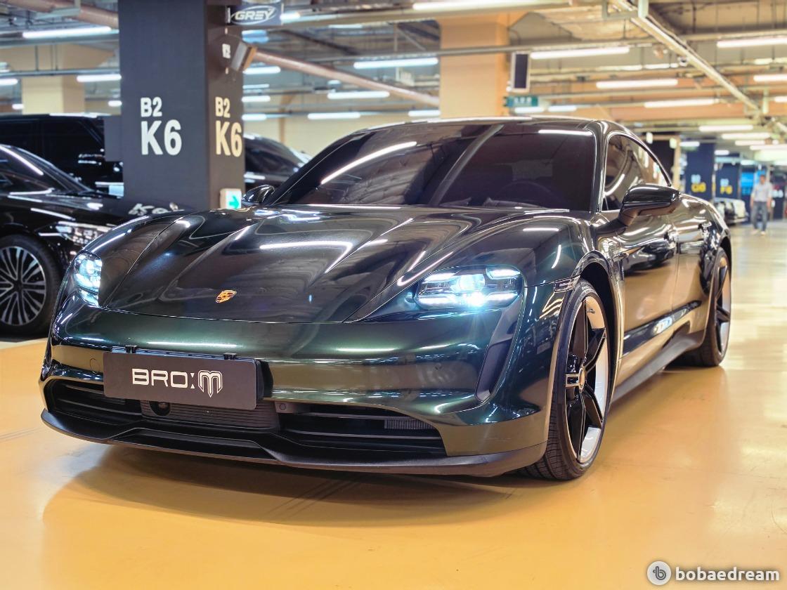 Porsche Taycan Base