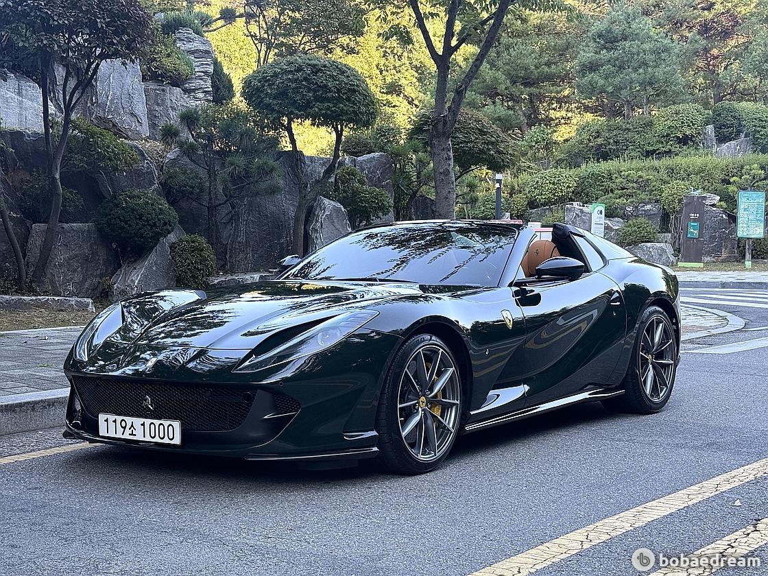 페라리 812 GTS 2021 블랙 사진 1