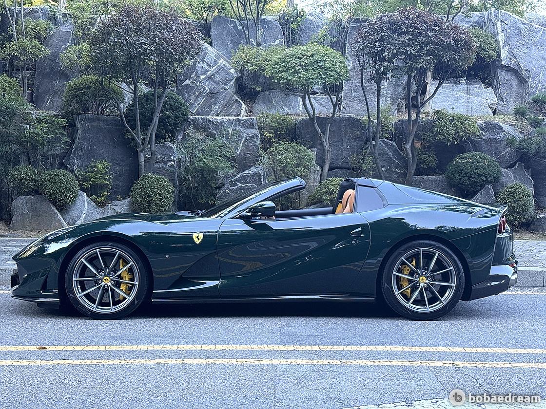 페라리 812 GTS 2021 블랙 사진 2