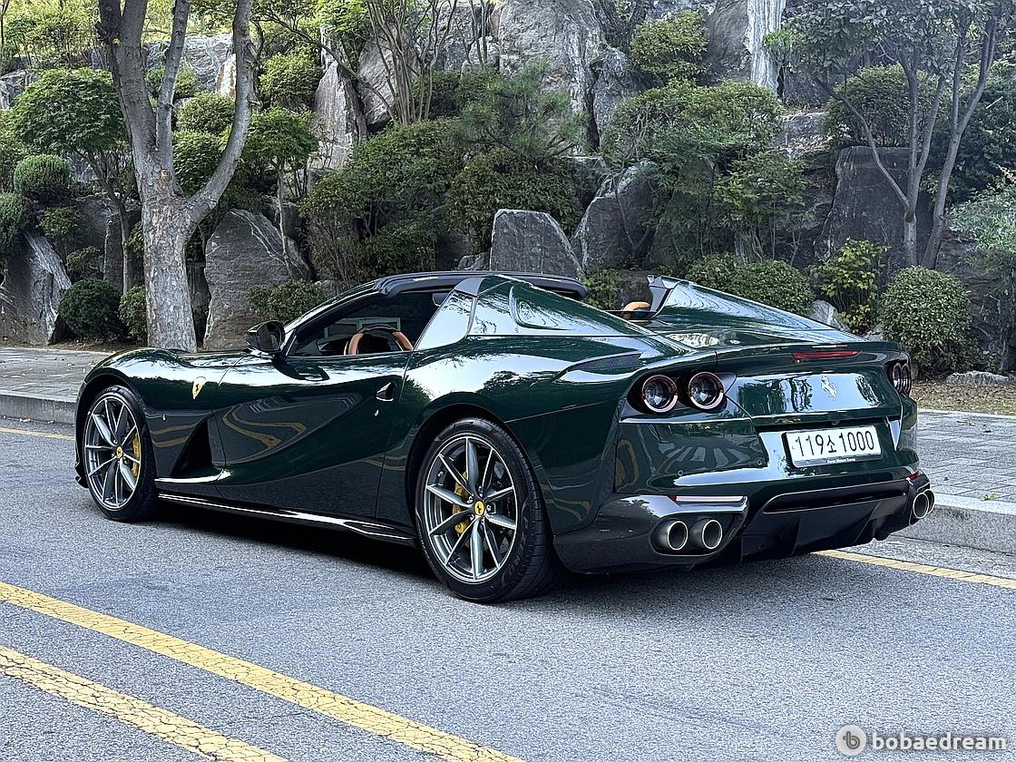 페라리 812 GTS 2021 블랙 사진 3