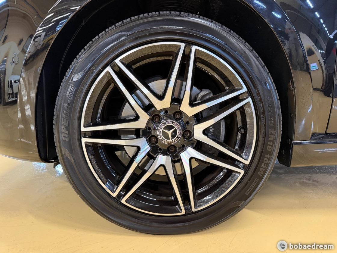 벤츠 V300 d 4매틱 2022 검정색 사진 4