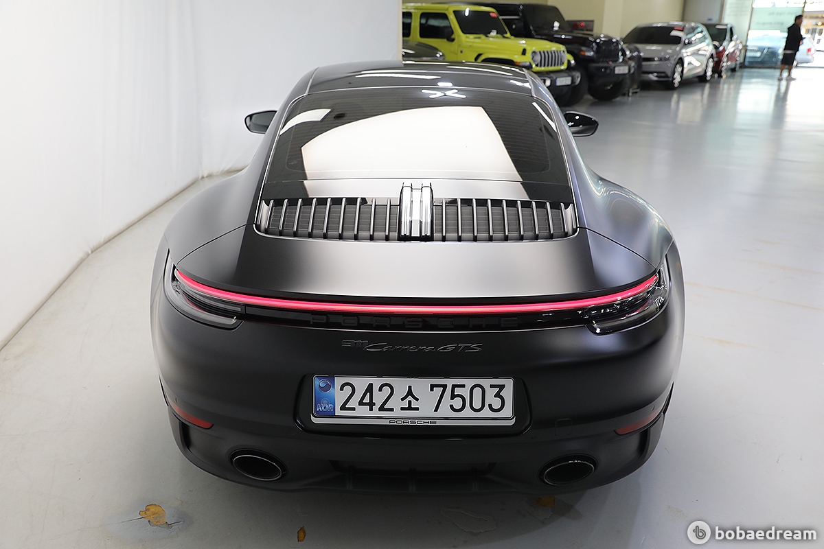 포르쉐 911 카레라 GTS 2024 블랙 사진 3