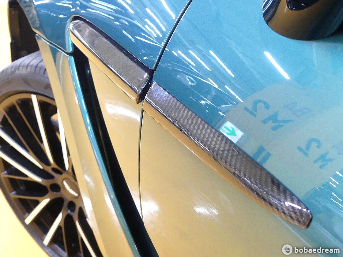 애스턴마틴 DBX 707 2024 청록 사진 6