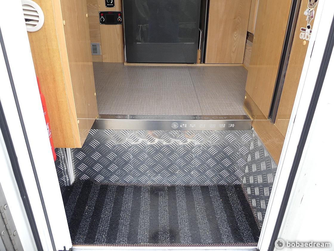 리무진캠핑카/비확장캠핑카/주차라인쏙/인산철800A <br>