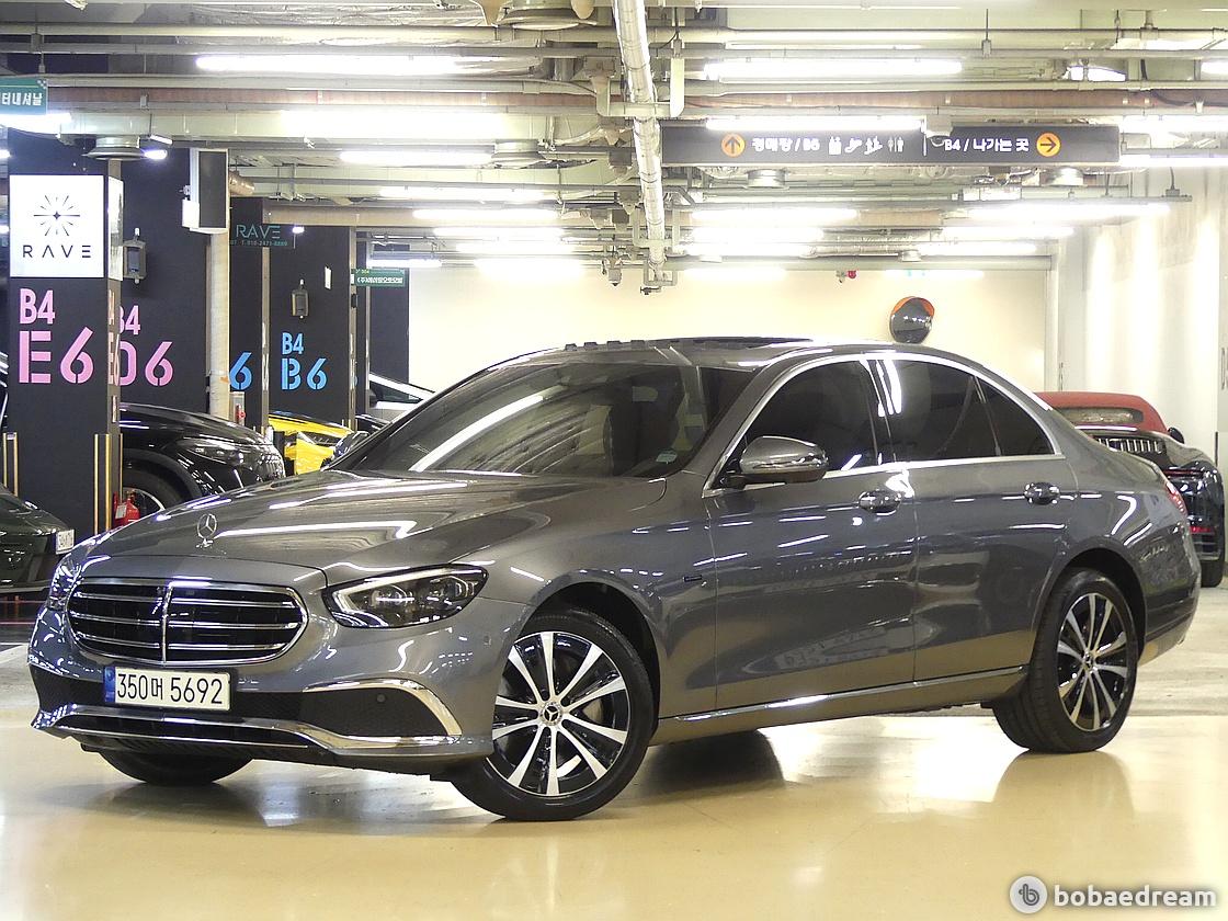 Mercedes-Benz E-Class E300e 4 Matic Exclusive 3