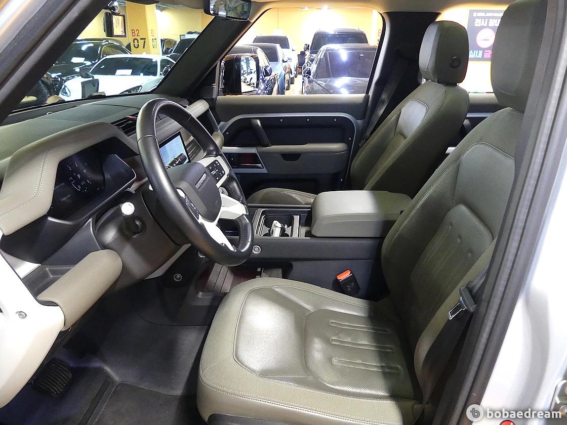 Land Rover Defender 110 2.0 D240 SE 9