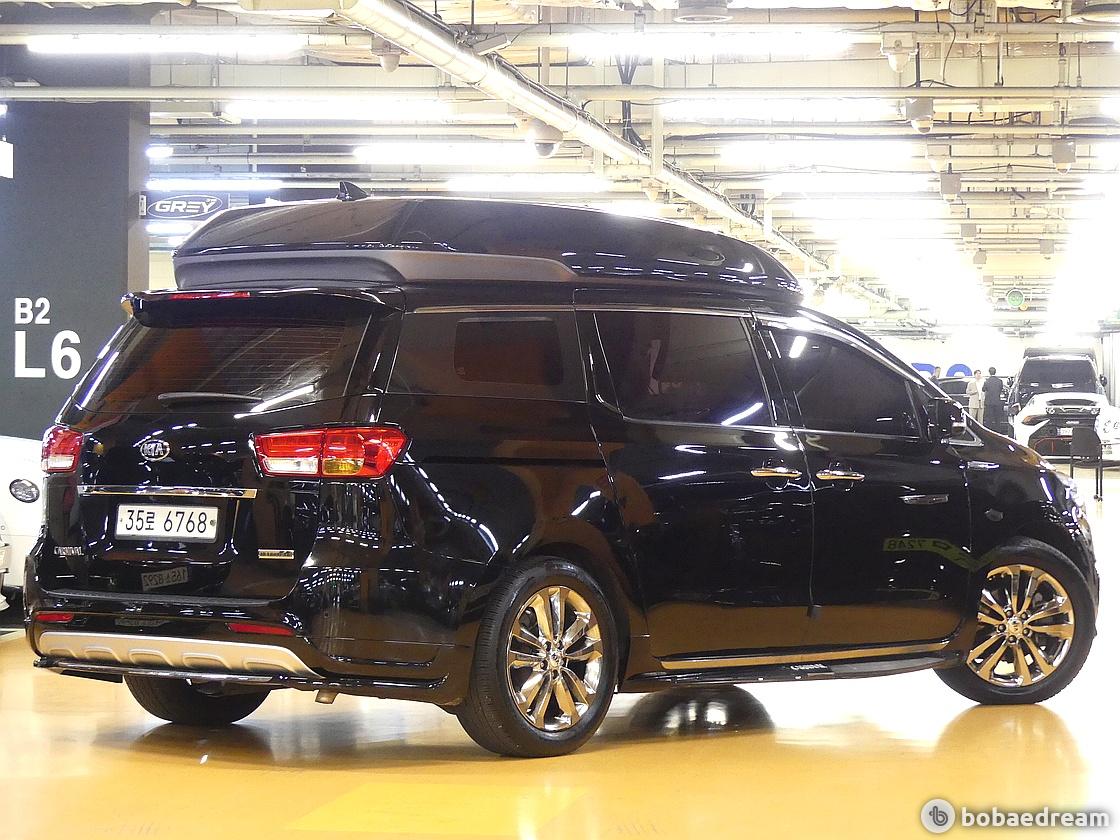 Kia Carnival 2.2 Diesel High Limousine Noblesse 4