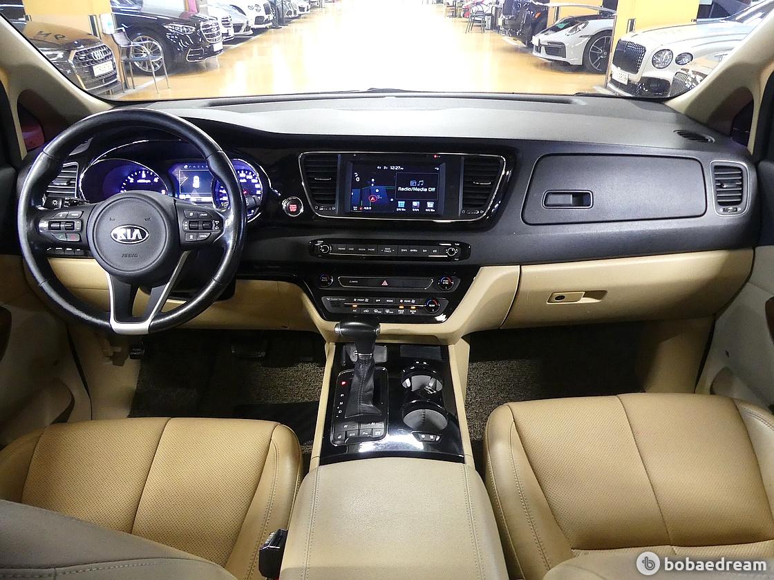 Kia Carnival 2.2 Diesel High Limousine Noblesse 5