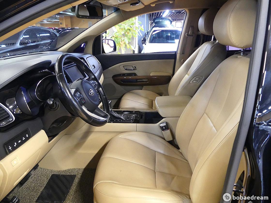 Kia Carnival 2.2 Diesel High Limousine Noblesse 9