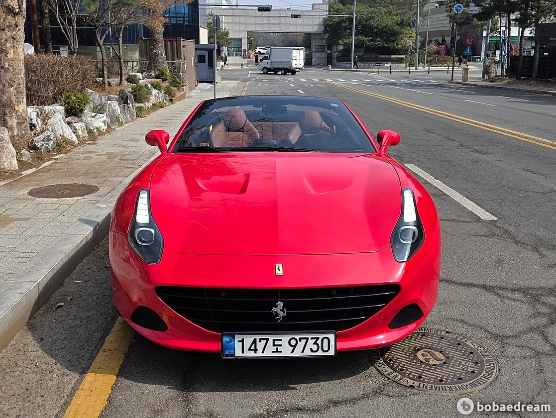 Ferrari California T 3.9 V8 2