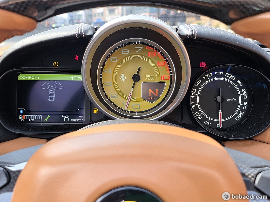 Ferrari California T 3.9 V8 7