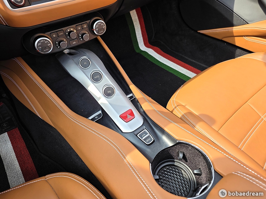 Ferrari California T 3.9 V8 8