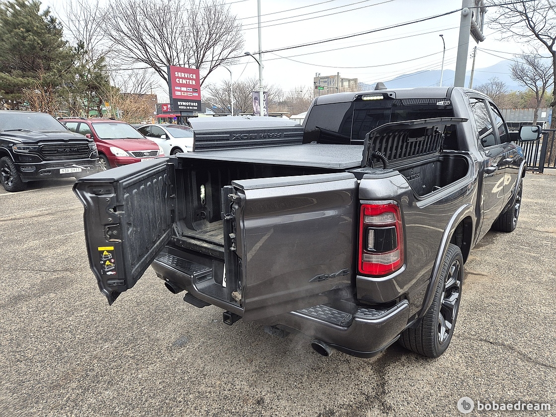 램리미티드 5.7 나이트에디션/무사고/5만키로/ <br>