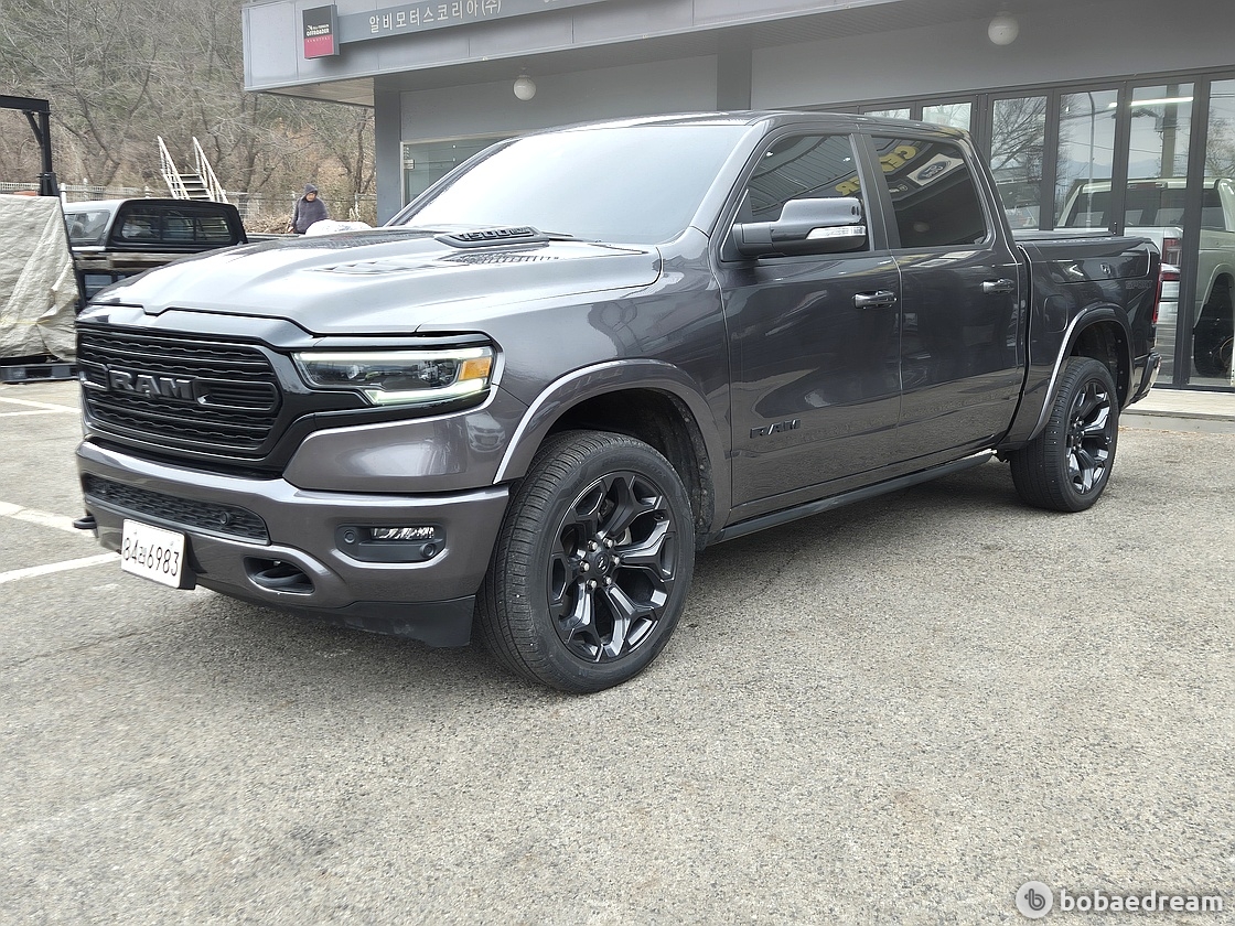 램리미티드 5.7 나이트에디션/무사고/5만키로/ <br>