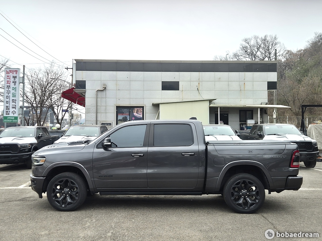 램리미티드 5.7 나이트에디션/무사고/5만키로/ <br>