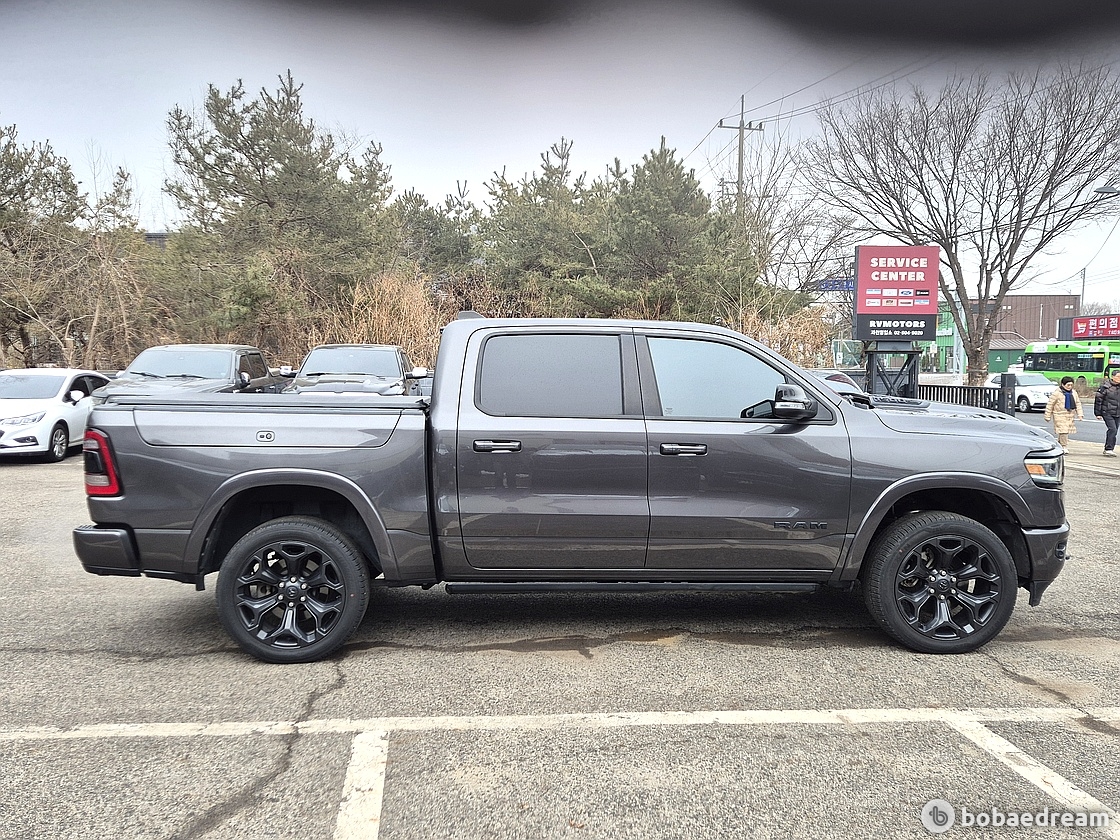 램리미티드 5.7 나이트에디션/무사고/5만키로/ <br>