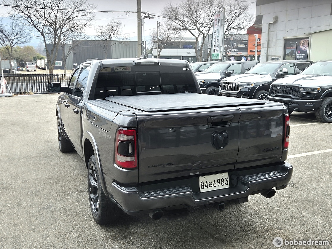 램리미티드 5.7 나이트에디션/무사고/5만키로/ <br>