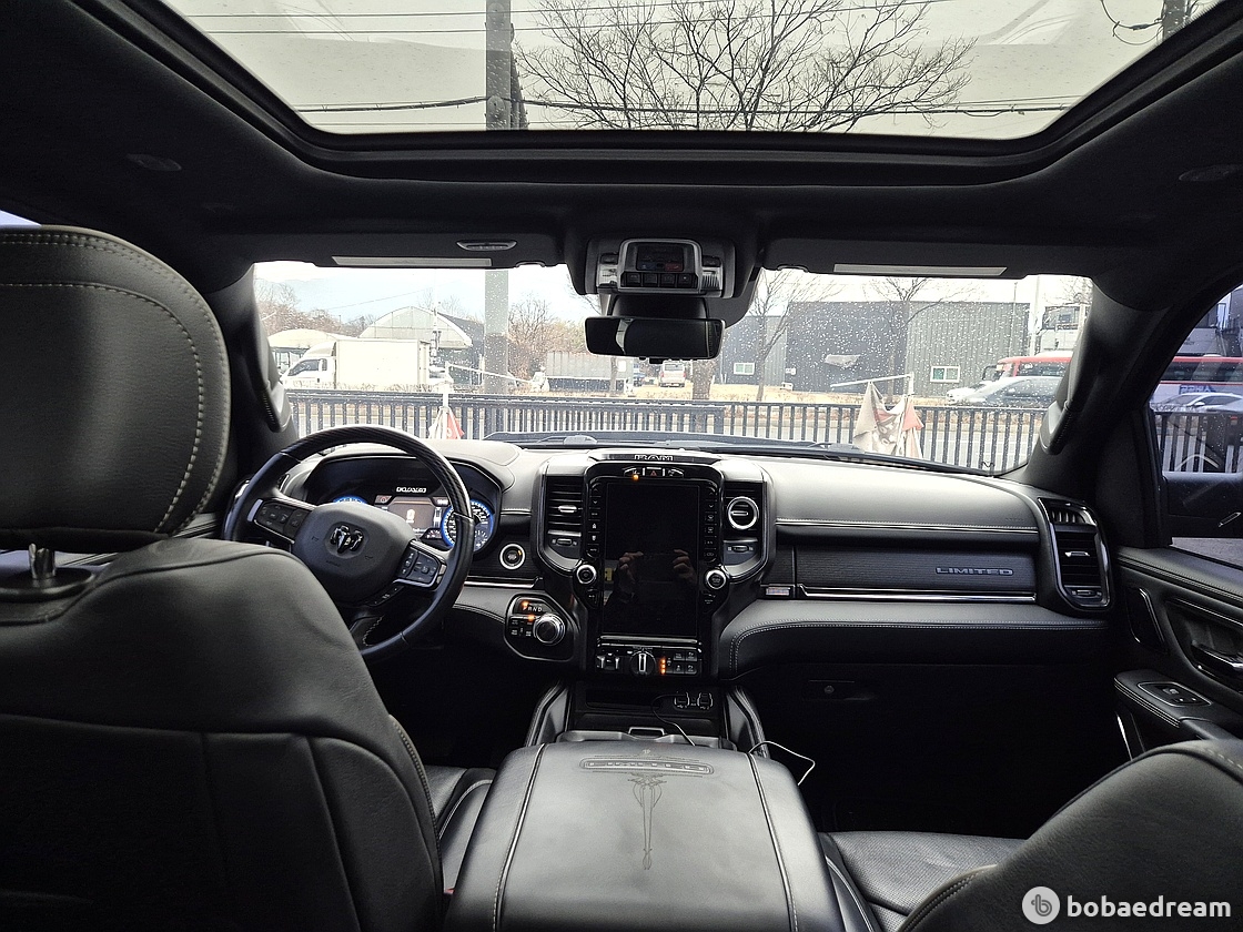 램리미티드 5.7 나이트에디션/무사고/5만키로/ <br>