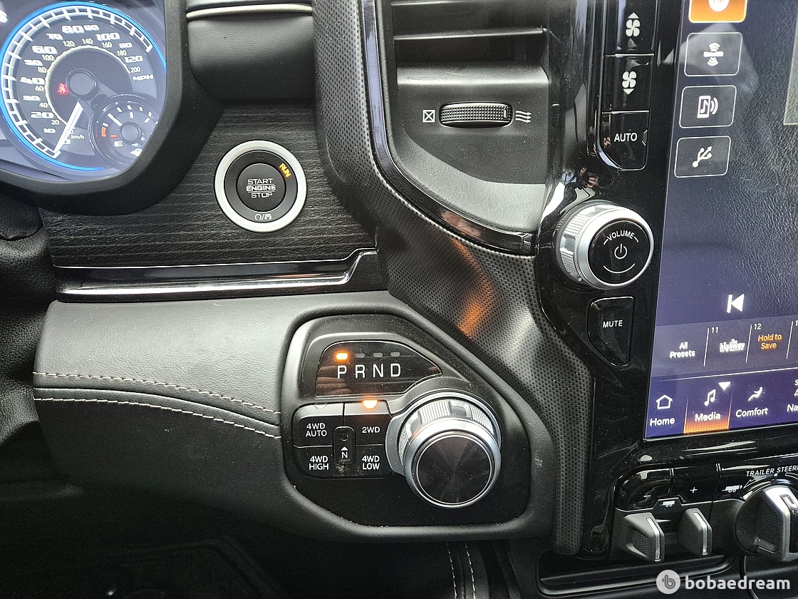 램리미티드 5.7 나이트에디션/무사고/5만키로/ <br>