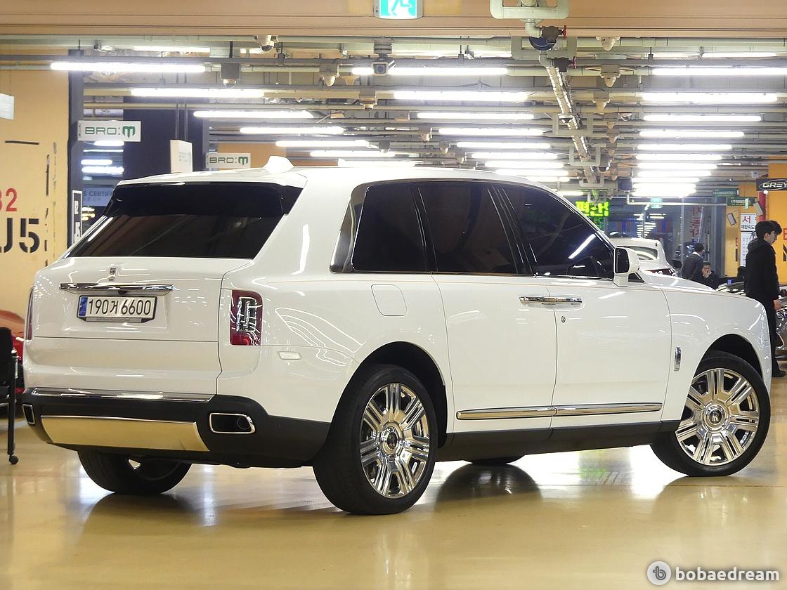 Rolls Royce Cullinan 6.7 V12 4