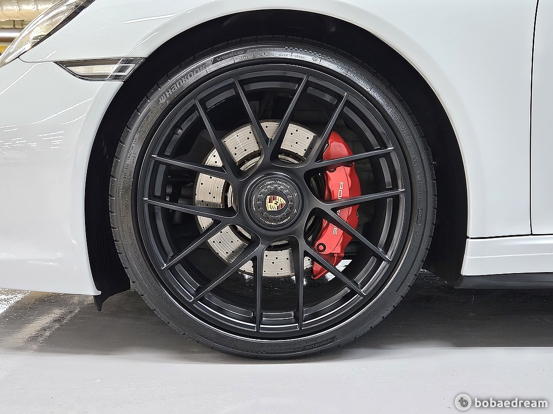 Porsche Carrera 911 4 GTS Cabriolet 10