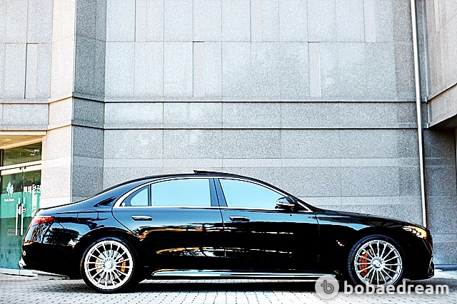벤츠 S500L 4매틱 2024 검정색 사진 2
