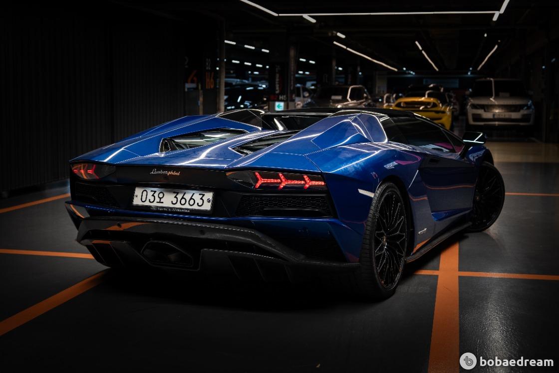 Lamborghini Aventador S LP740-4 Roadster 4