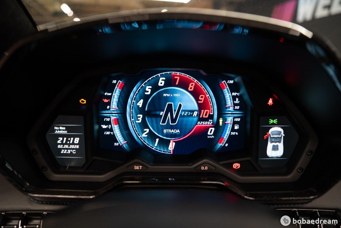 Lamborghini Aventador S LP740-4 Roadster 7