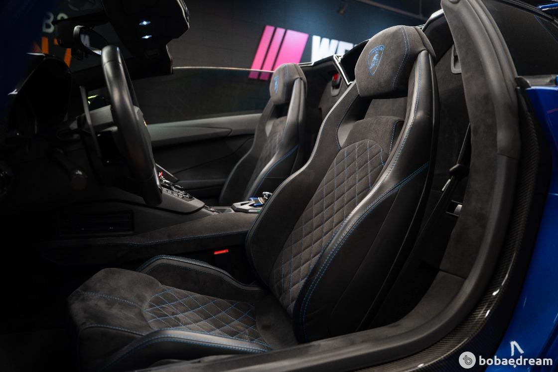 Lamborghini Aventador S LP740-4 Roadster 9