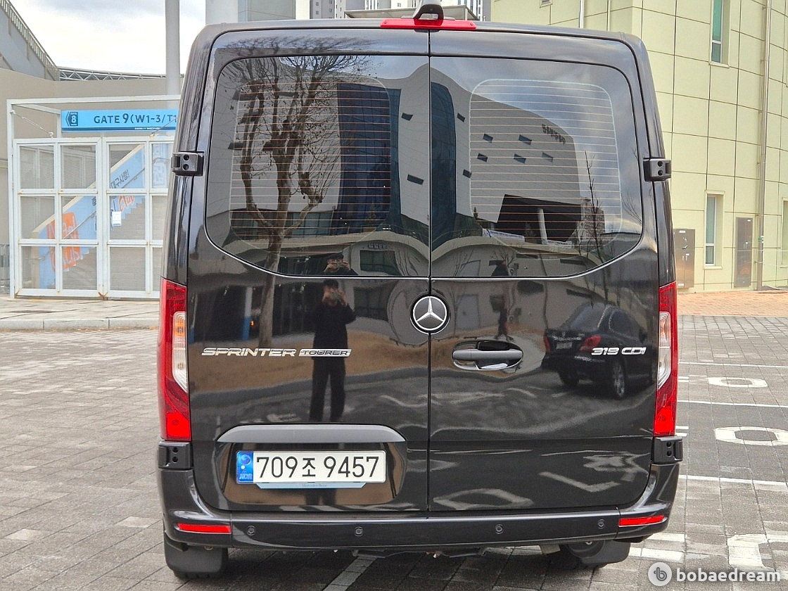 Mercedes-Benz Sprinter The Van 4