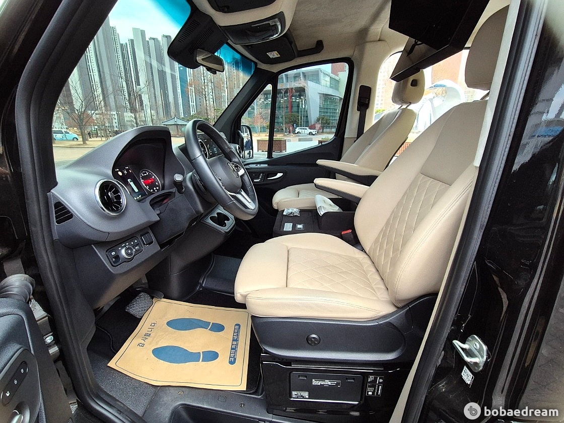 Mercedes-Benz Sprinter The Van 9