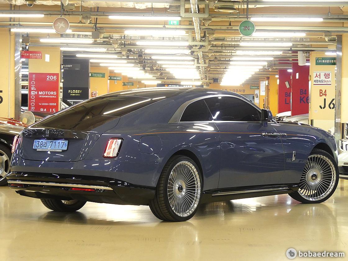 Rolls Royce Spectre 4