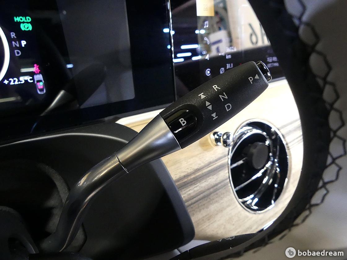 Rolls Royce Spectre 8