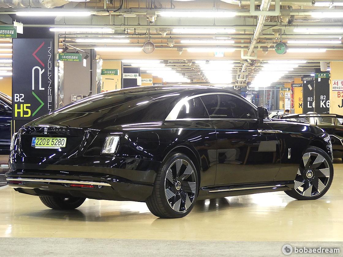 Rolls Royce Spectre 4