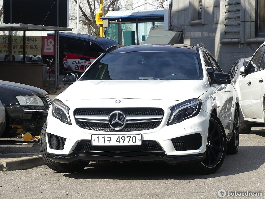 Mercedes-Benz AMG GLA45 4 Matic