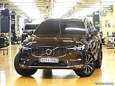 볼보 XC60 2.0 B5 AWD 얼티메이트 브라이트